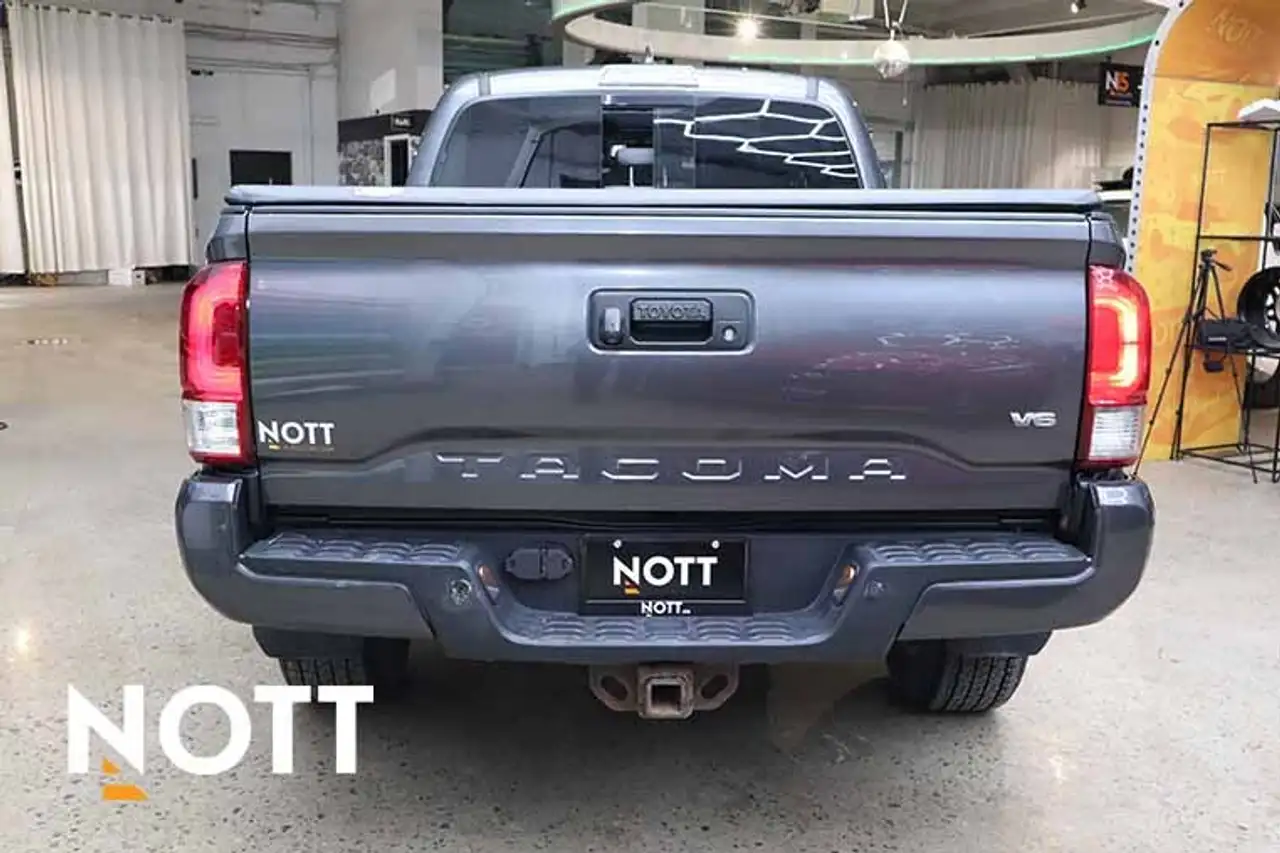Toyota Tacoma снимка Toyota Tacoma