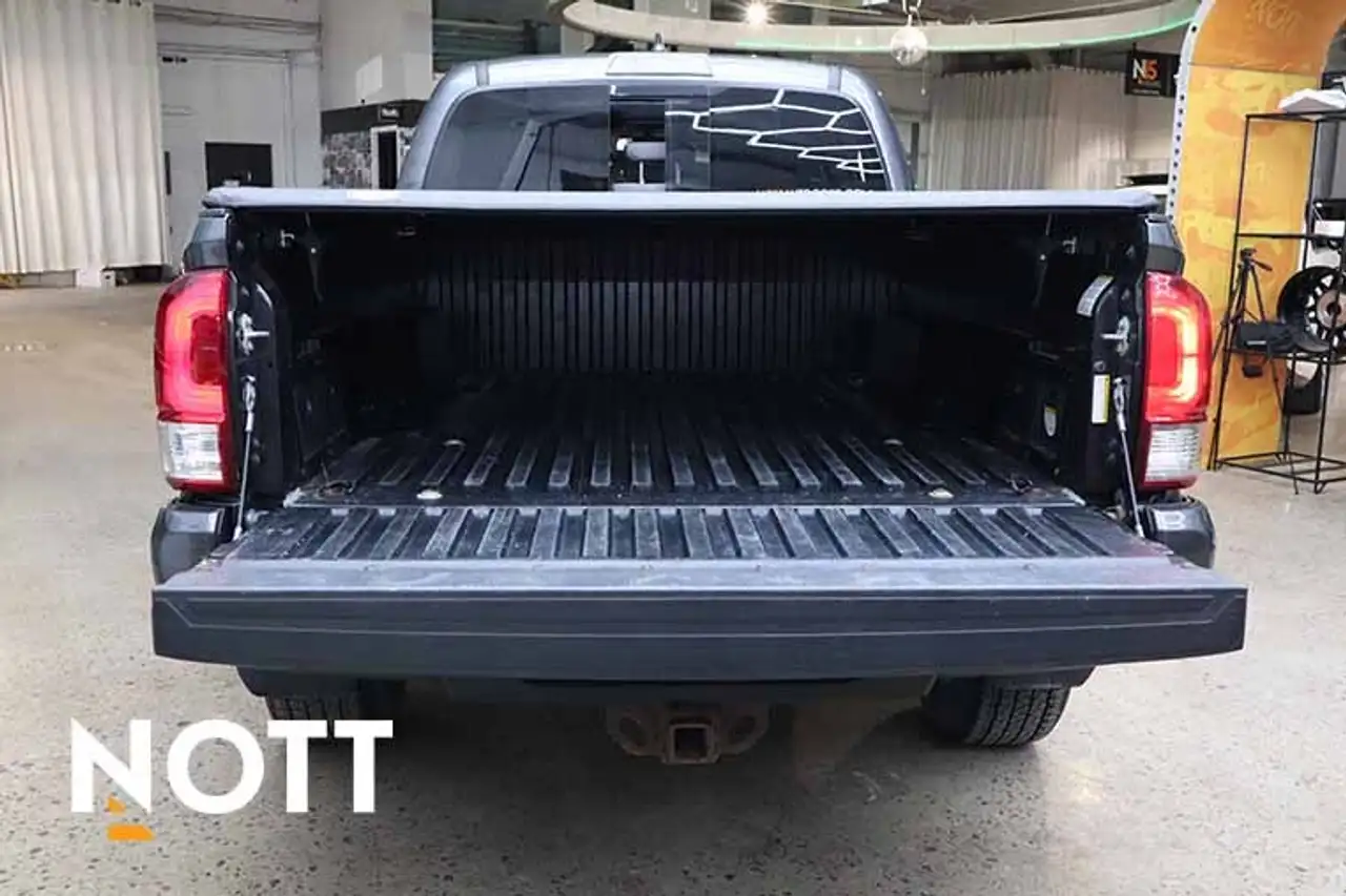 Toyota Tacoma снимка Toyota Tacoma