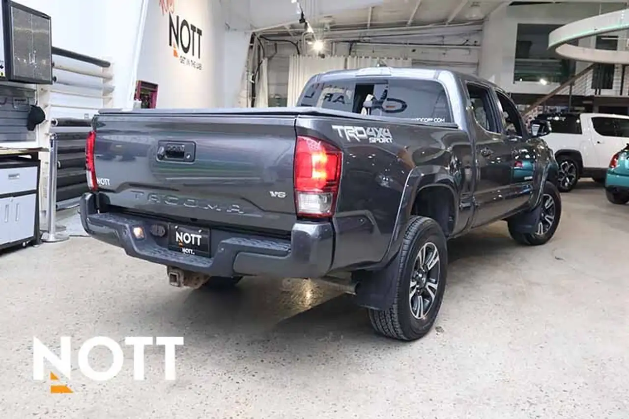 Toyota Tacoma снимка Toyota Tacoma