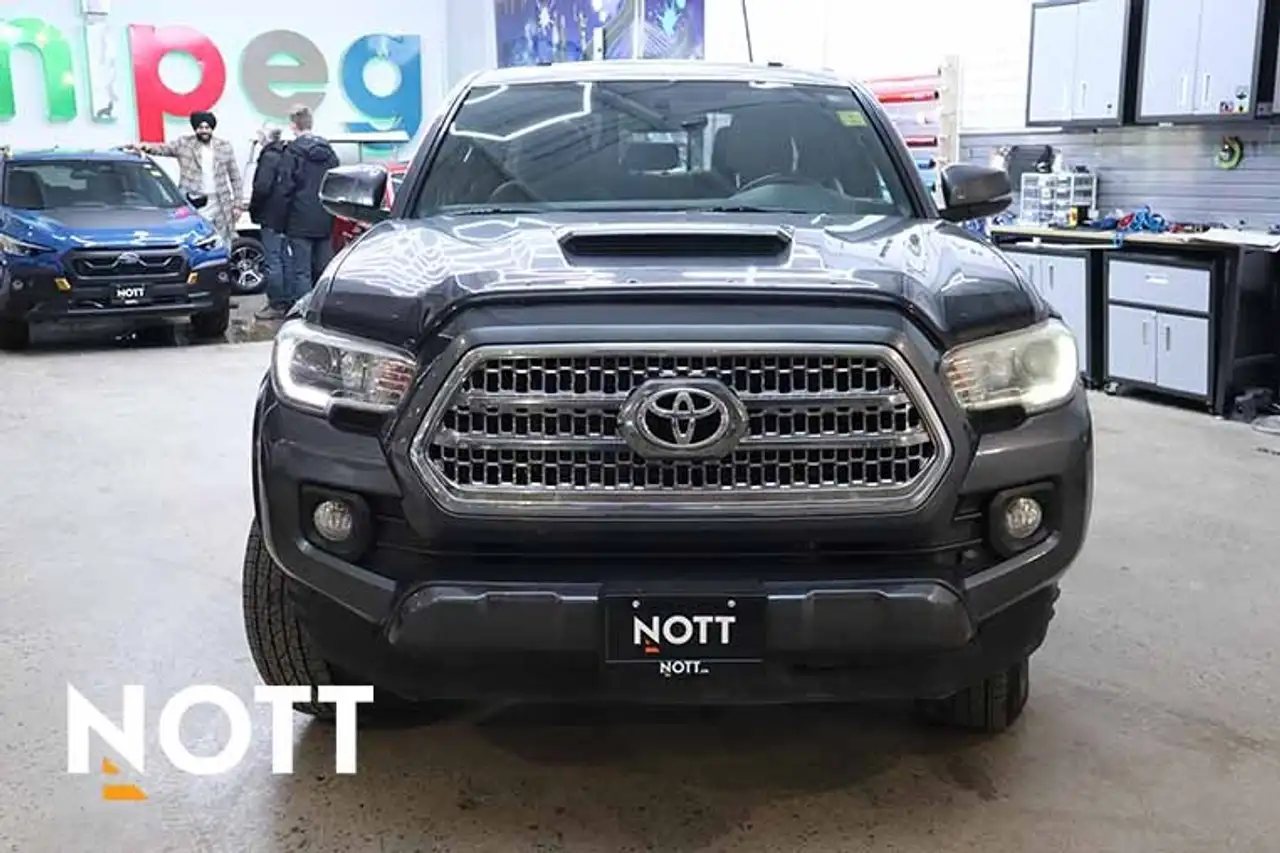 Toyota Tacoma снимка Toyota Tacoma