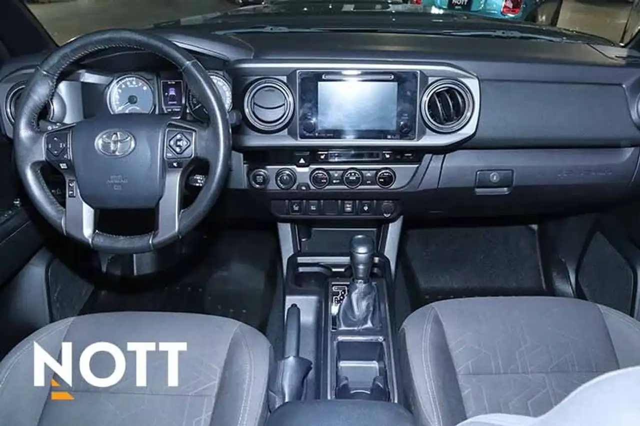 Toyota Tacoma снимка Toyota Tacoma