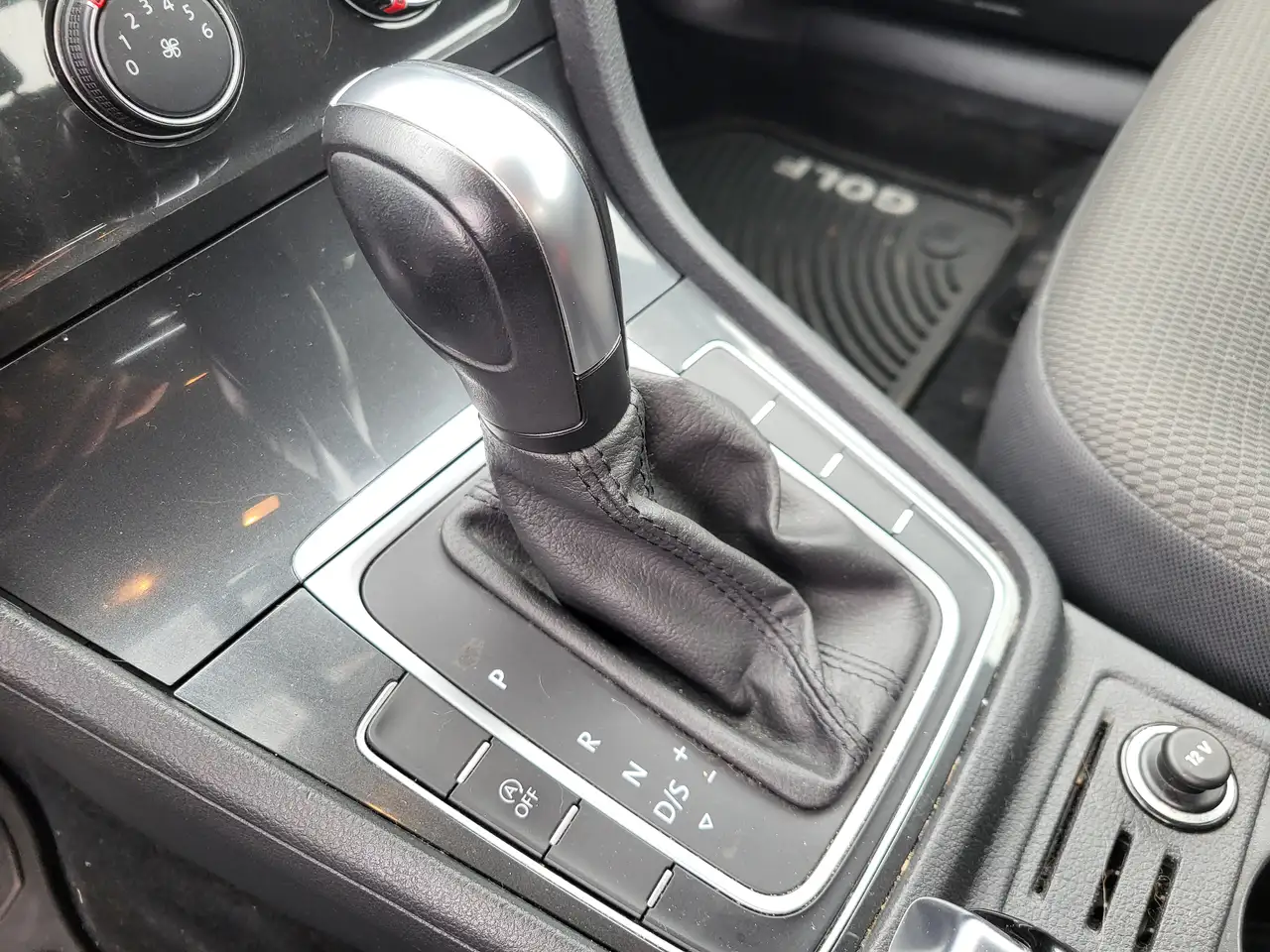 Volkswagen Golf снимка Volkswagen Golf