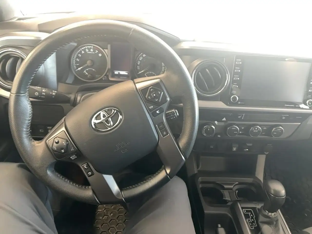 Toyota Tacoma снимка Toyota Tacoma