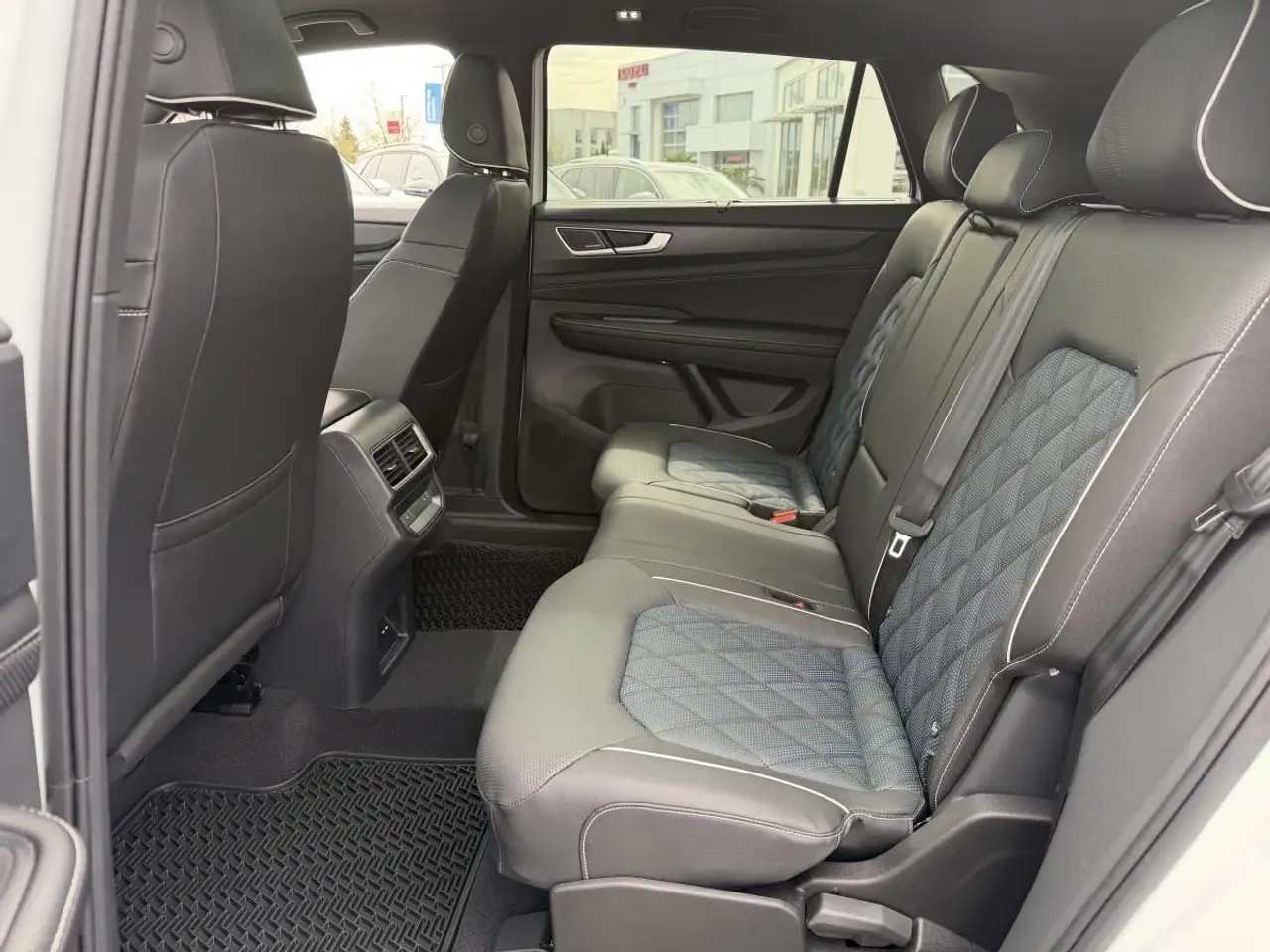 Volkswagen Atlas снимка Volkswagen Atlas