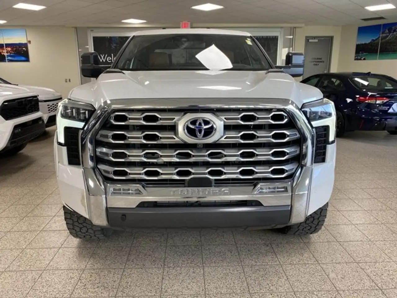 Toyota Tundra снимка Toyota Tundra