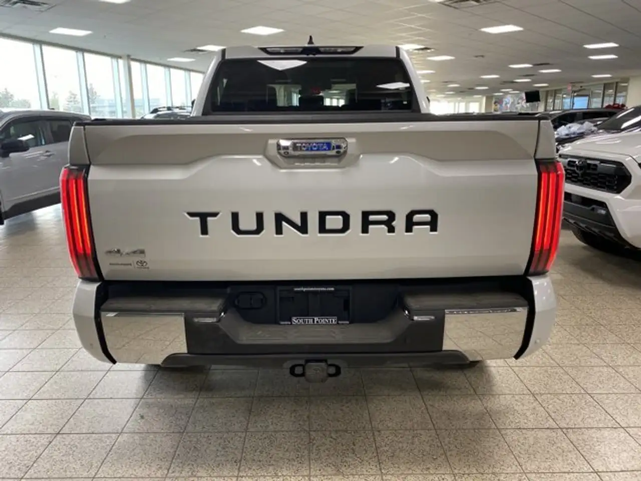 Toyota Tundra снимка Toyota Tundra