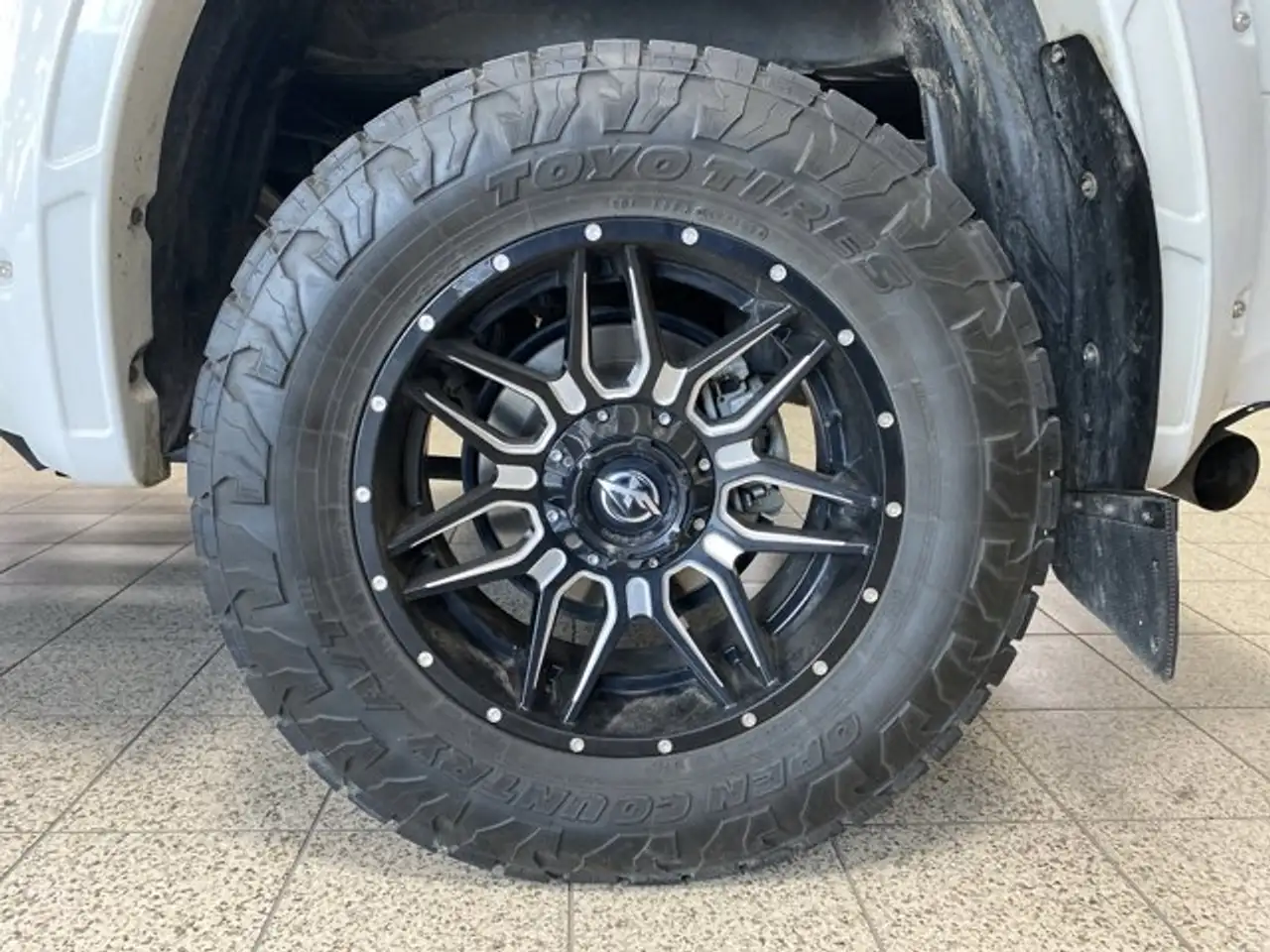 Toyota Tundra снимка Toyota Tundra