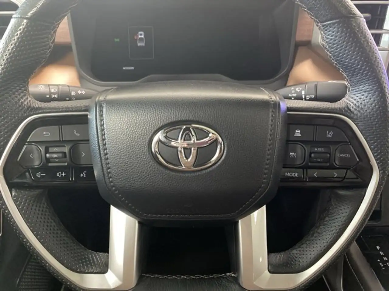 Toyota Tundra снимка Toyota Tundra