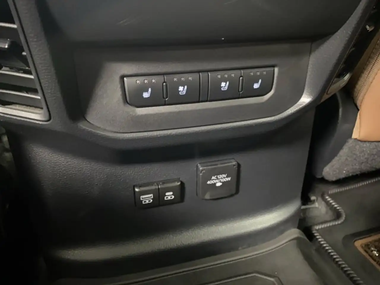 Toyota Tundra снимка Toyota Tundra