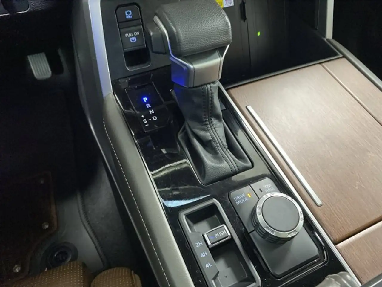 Toyota Tundra снимка Toyota Tundra