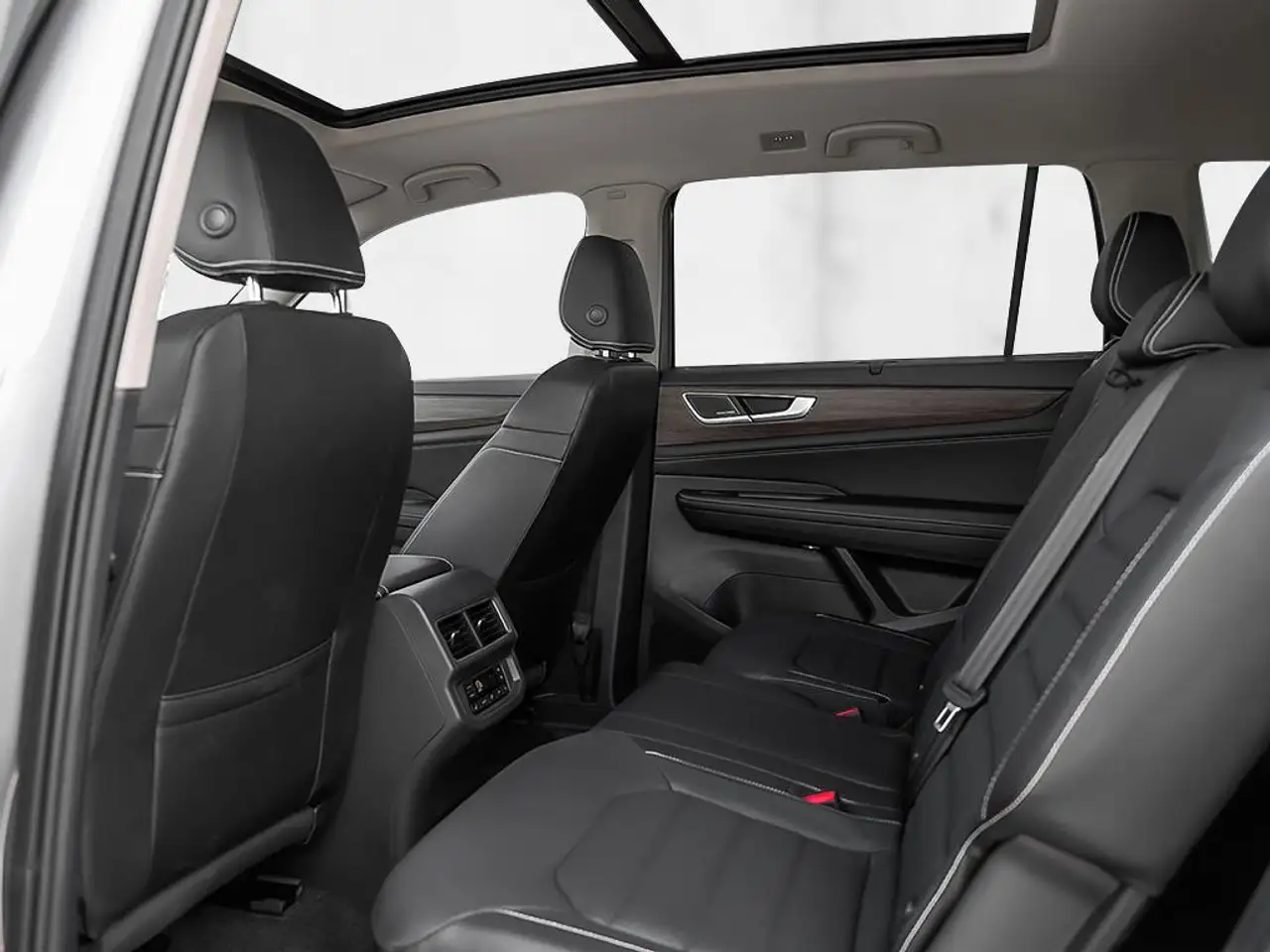 Volkswagen Atlas photo Volkswagen Atlas