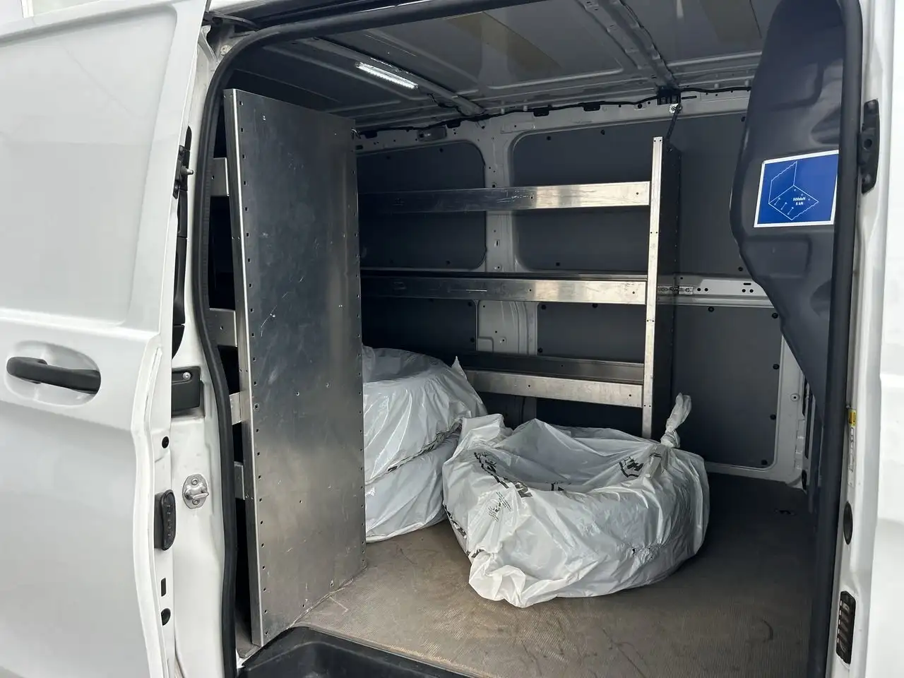 Mercedes-Benz Metris Cargo Van снимка Mercedes-Benz Metris Cargo Van