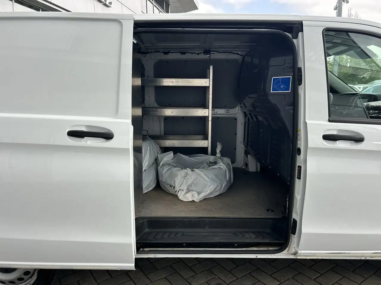 Mercedes-Benz Metris Cargo Van снимка Mercedes-Benz Metris Cargo Van