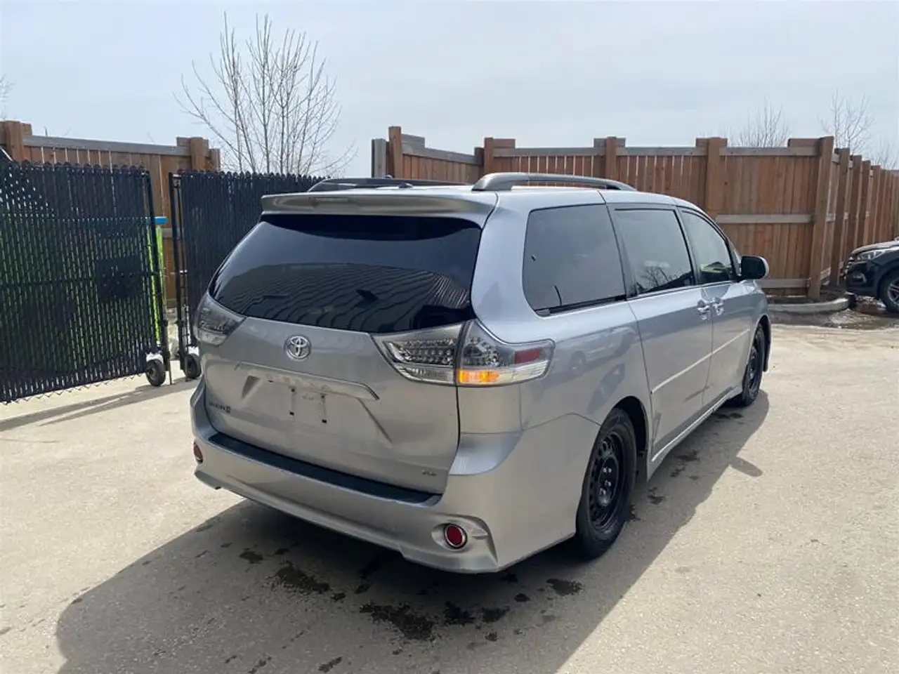 Toyota Sienna снимка Toyota Sienna