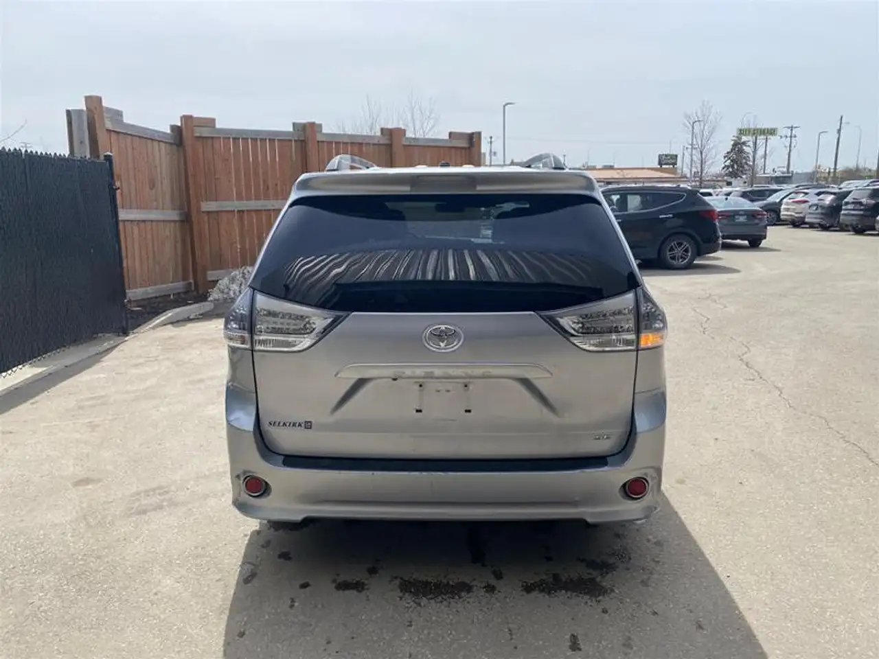Toyota Sienna снимка Toyota Sienna