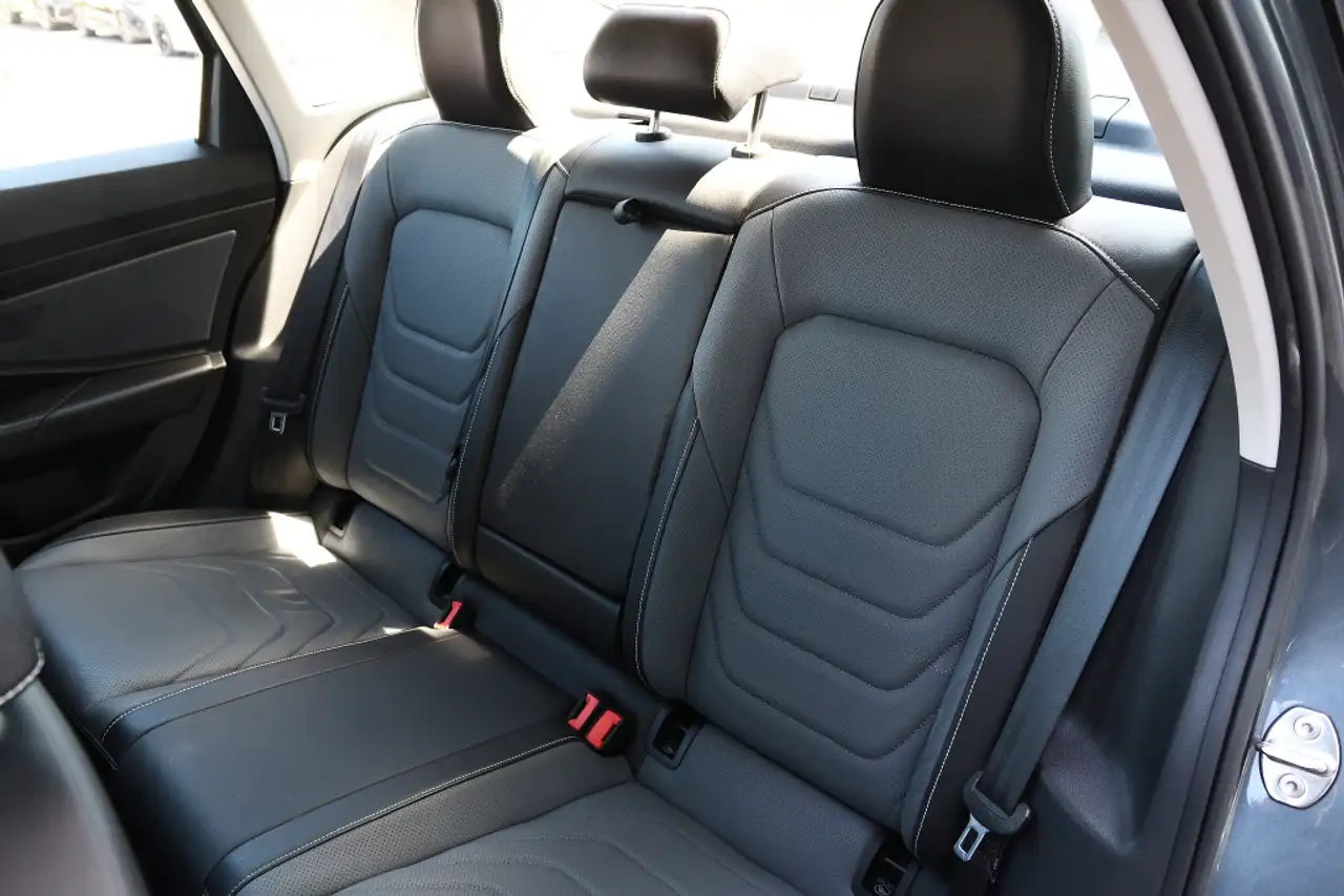 Volkswagen Jetta photo Volkswagen Jetta