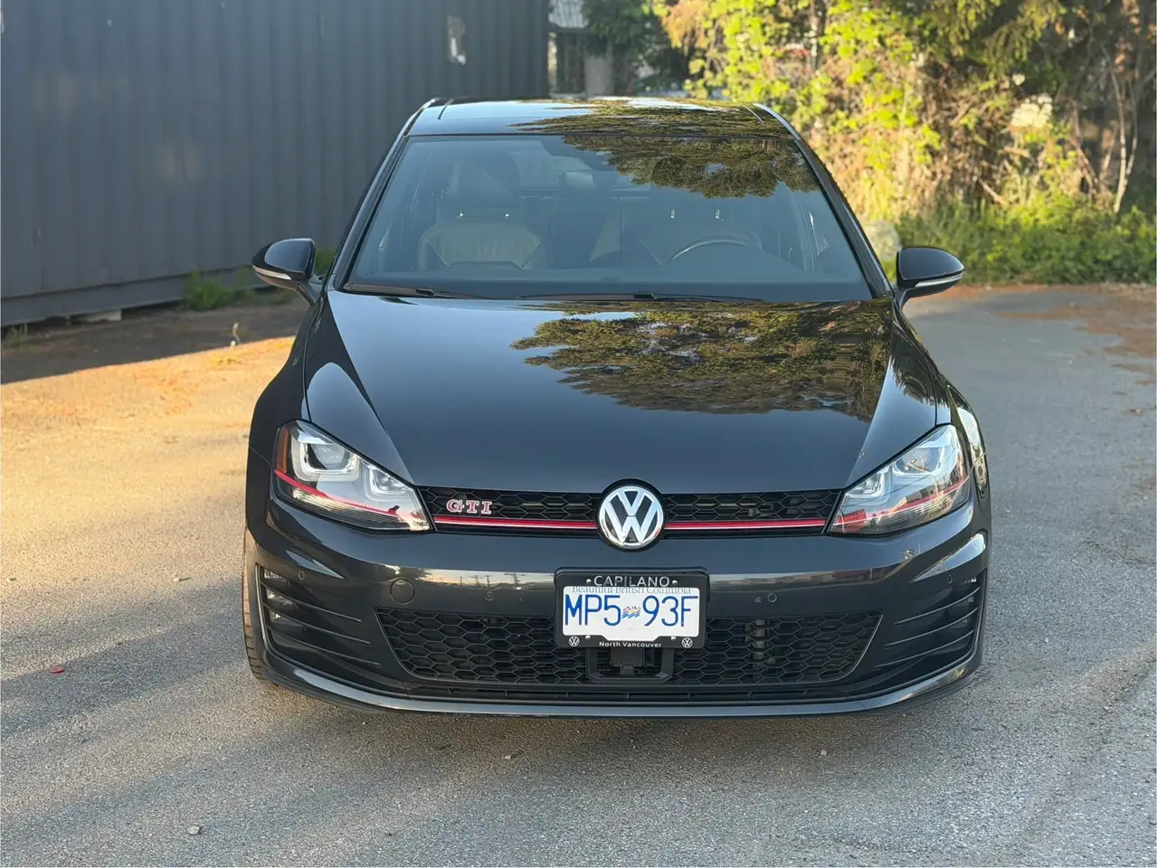 Volkswagen Golf GTI снимка Volkswagen Golf GTI