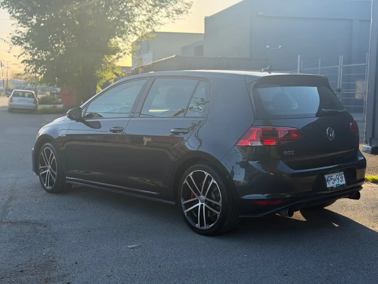 Volkswagen Golf GTI снимка Volkswagen Golf GTI