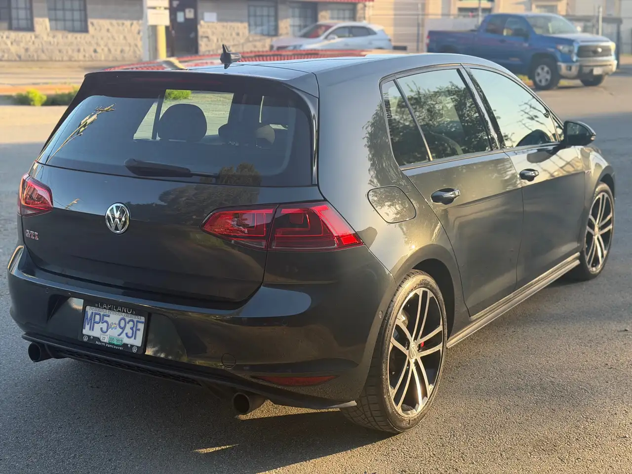 Volkswagen Golf GTI снимка Volkswagen Golf GTI