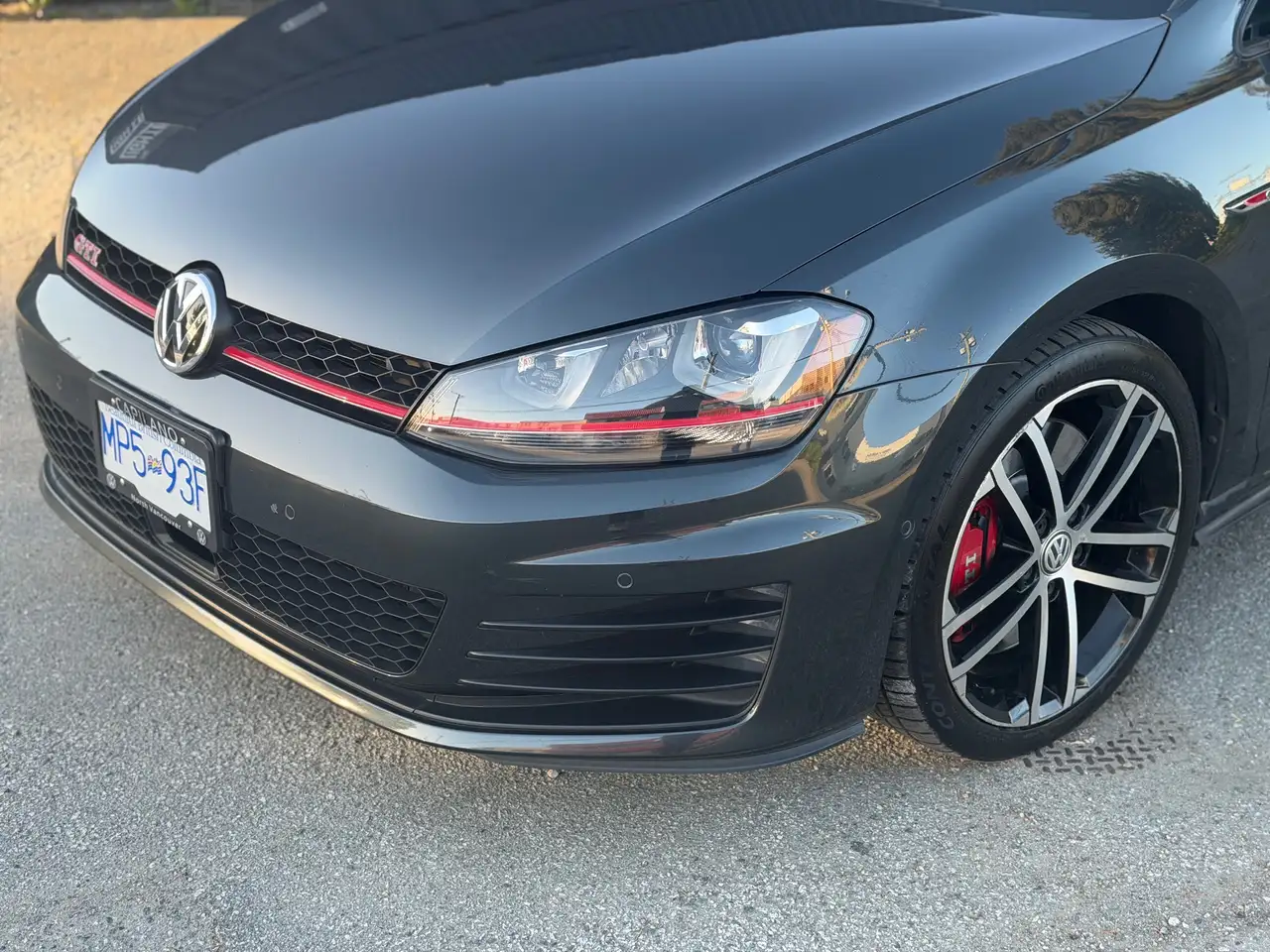 Volkswagen Golf GTI снимка Volkswagen Golf GTI