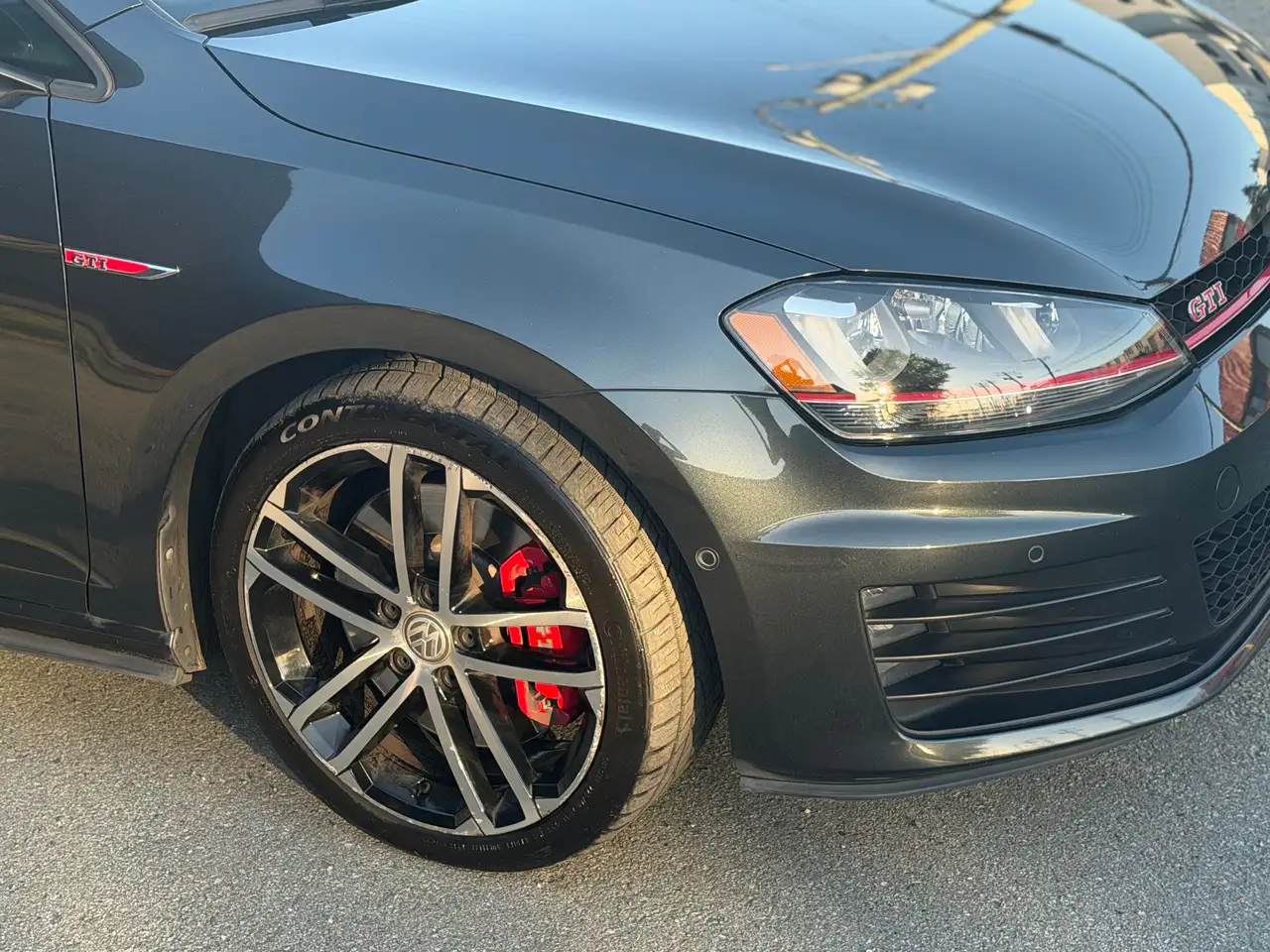Volkswagen Golf GTI снимка Volkswagen Golf GTI