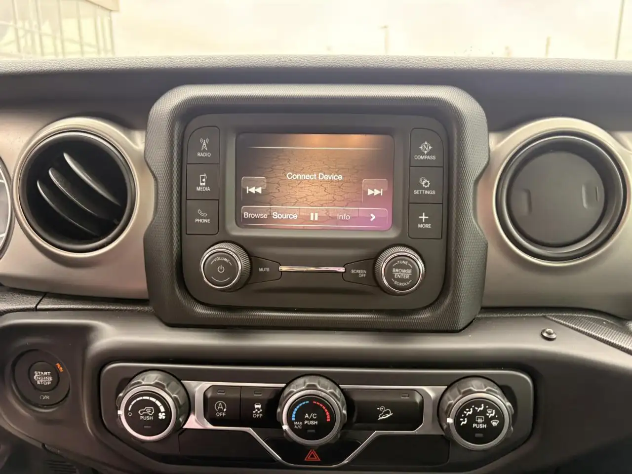 Jeep Wrangler снимка Jeep Wrangler