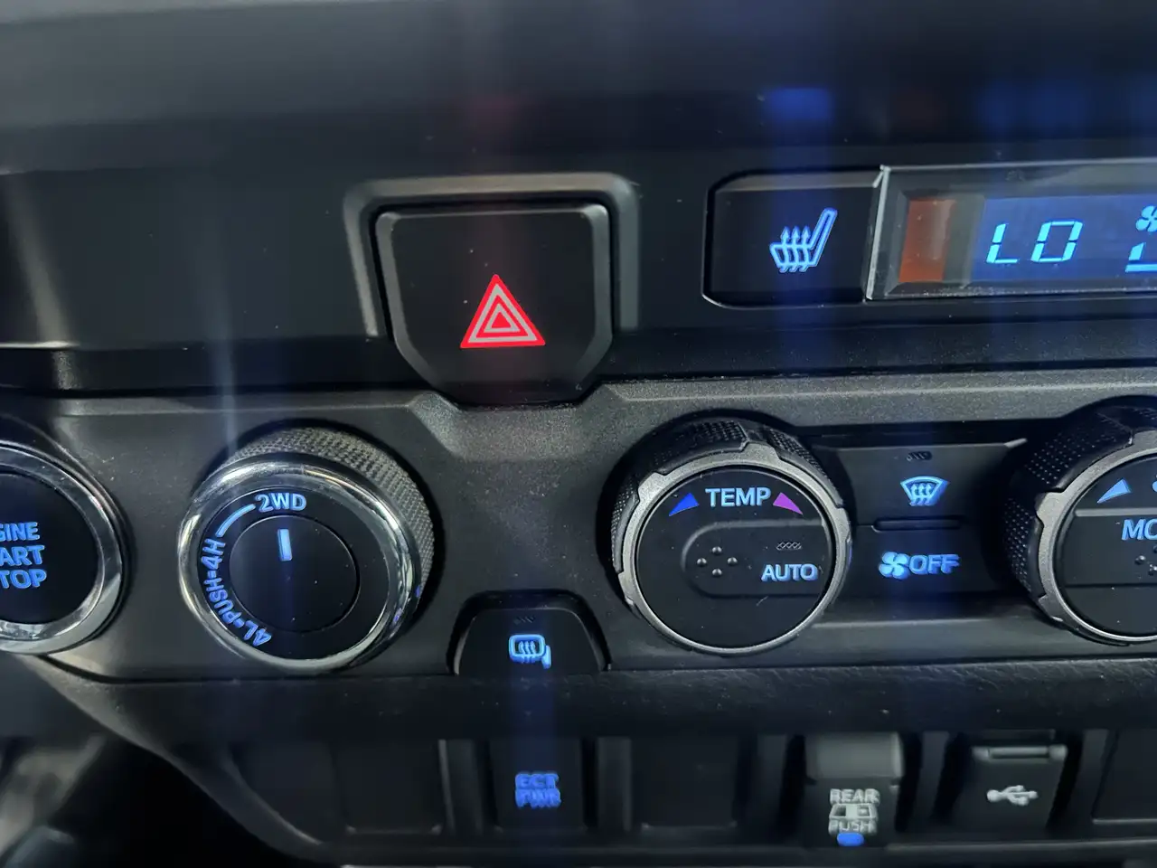Toyota Tacoma снимка Toyota Tacoma