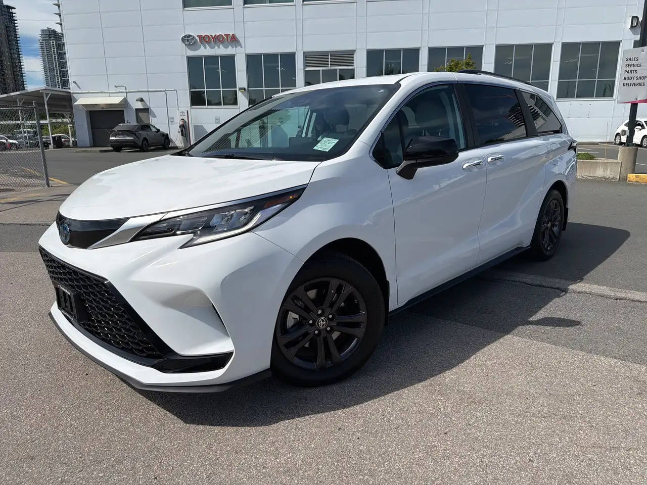 Toyota Sienna снимка Toyota Sienna