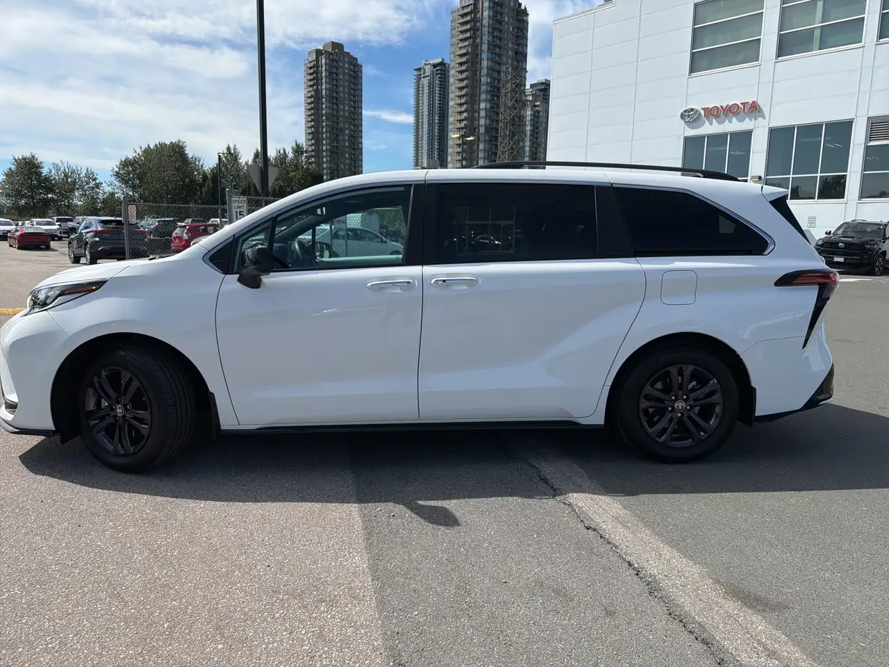 Toyota Sienna снимка Toyota Sienna