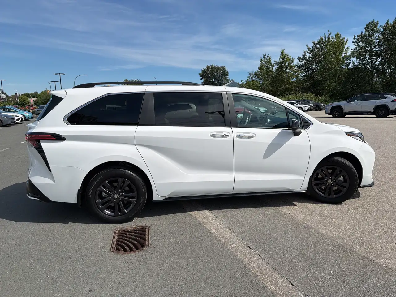 Toyota Sienna снимка Toyota Sienna