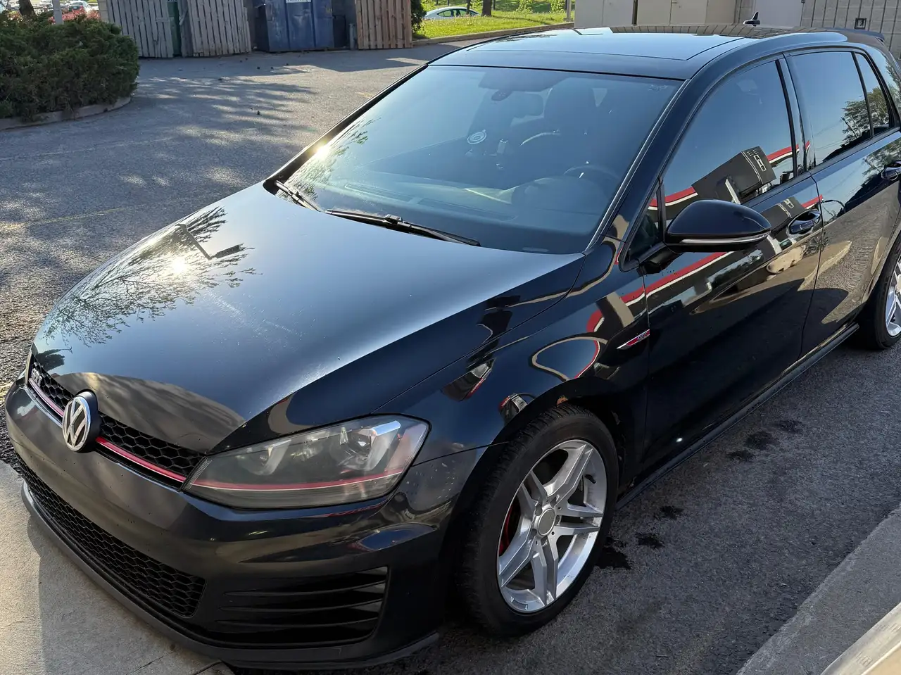 Volkswagen Golf GTI снимка Volkswagen Golf GTI