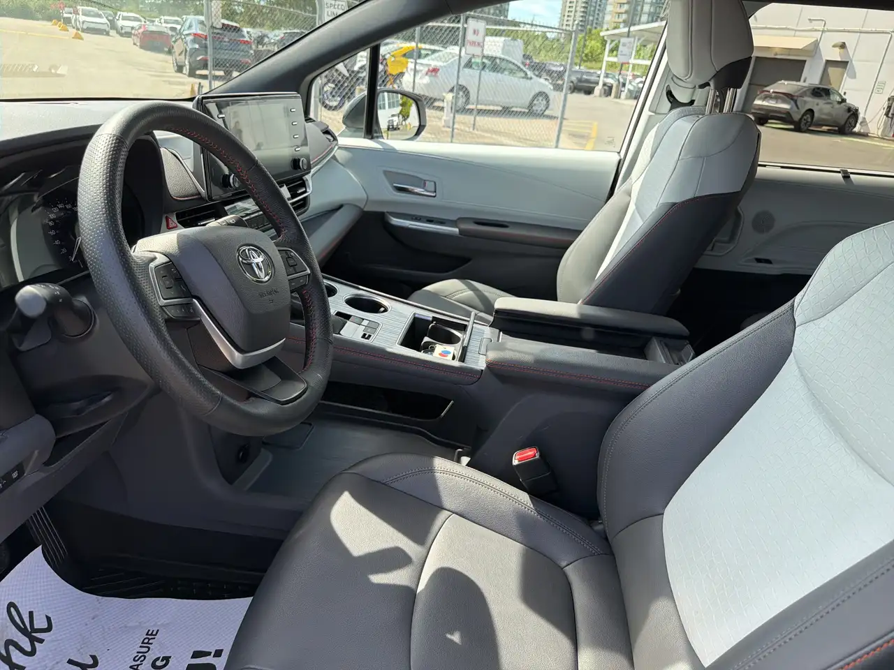 Toyota Sienna снимка Toyota Sienna