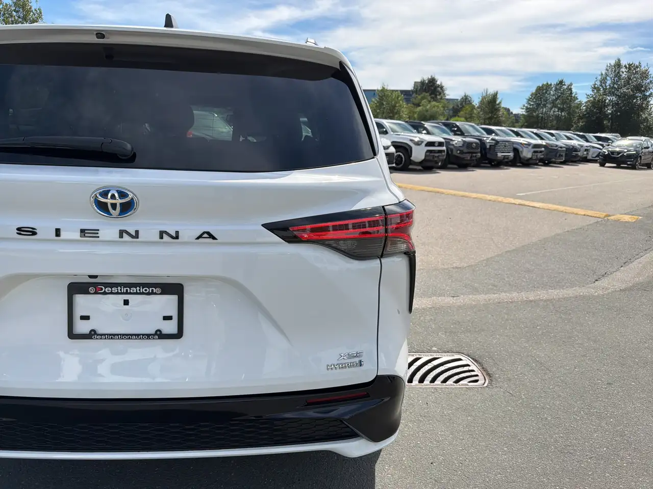 Toyota Sienna снимка Toyota Sienna
