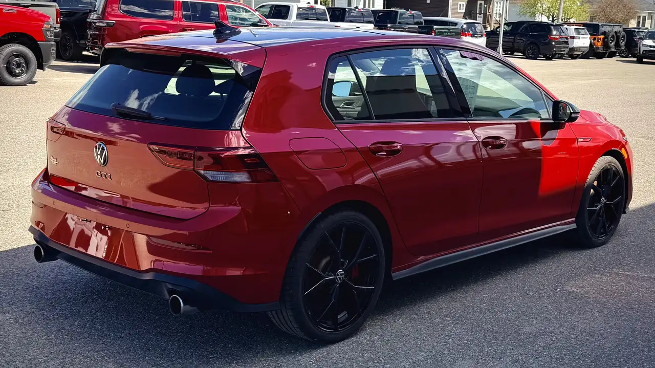 Volkswagen Golf GTI снимка Volkswagen Golf GTI