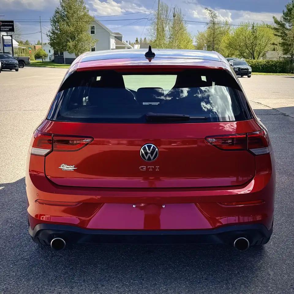 Volkswagen Golf GTI снимка Volkswagen Golf GTI
