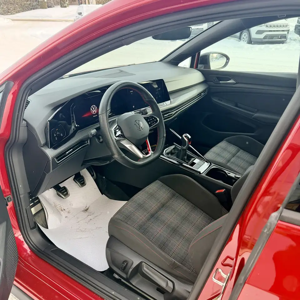 Volkswagen Golf GTI снимка Volkswagen Golf GTI