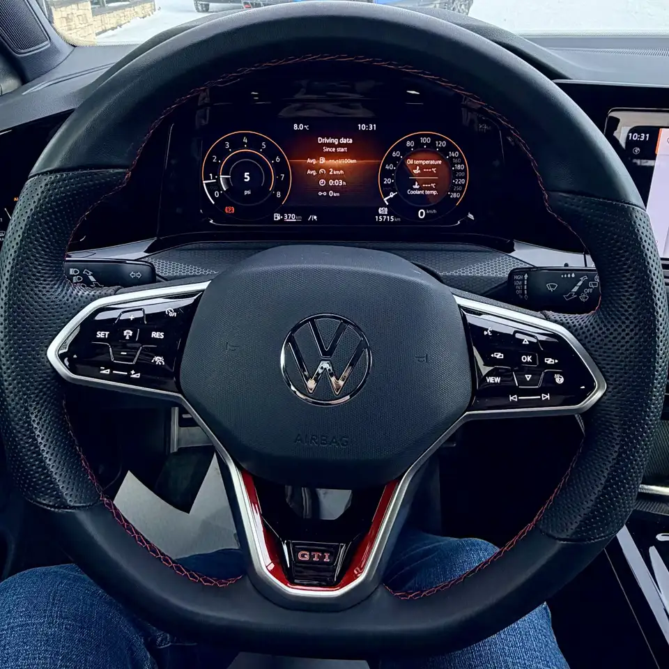 Volkswagen Golf GTI снимка Volkswagen Golf GTI