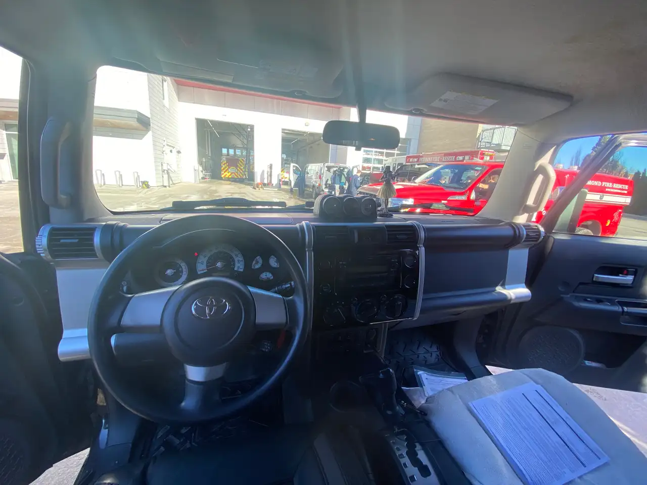 Toyota FJ Cruiser снимка Toyota FJ Cruiser