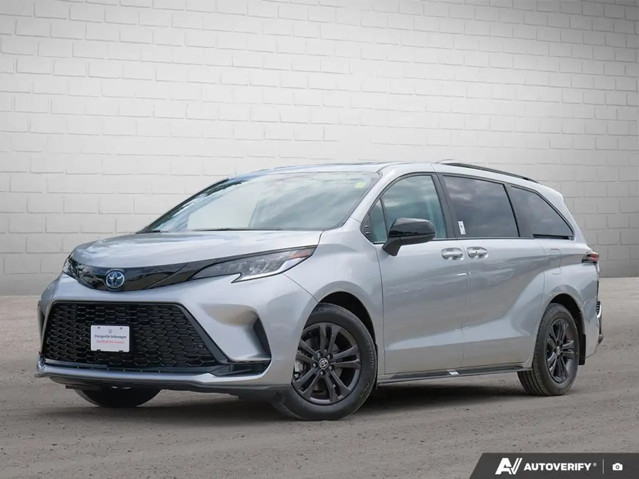 Toyota Sienna снимка Toyota Sienna