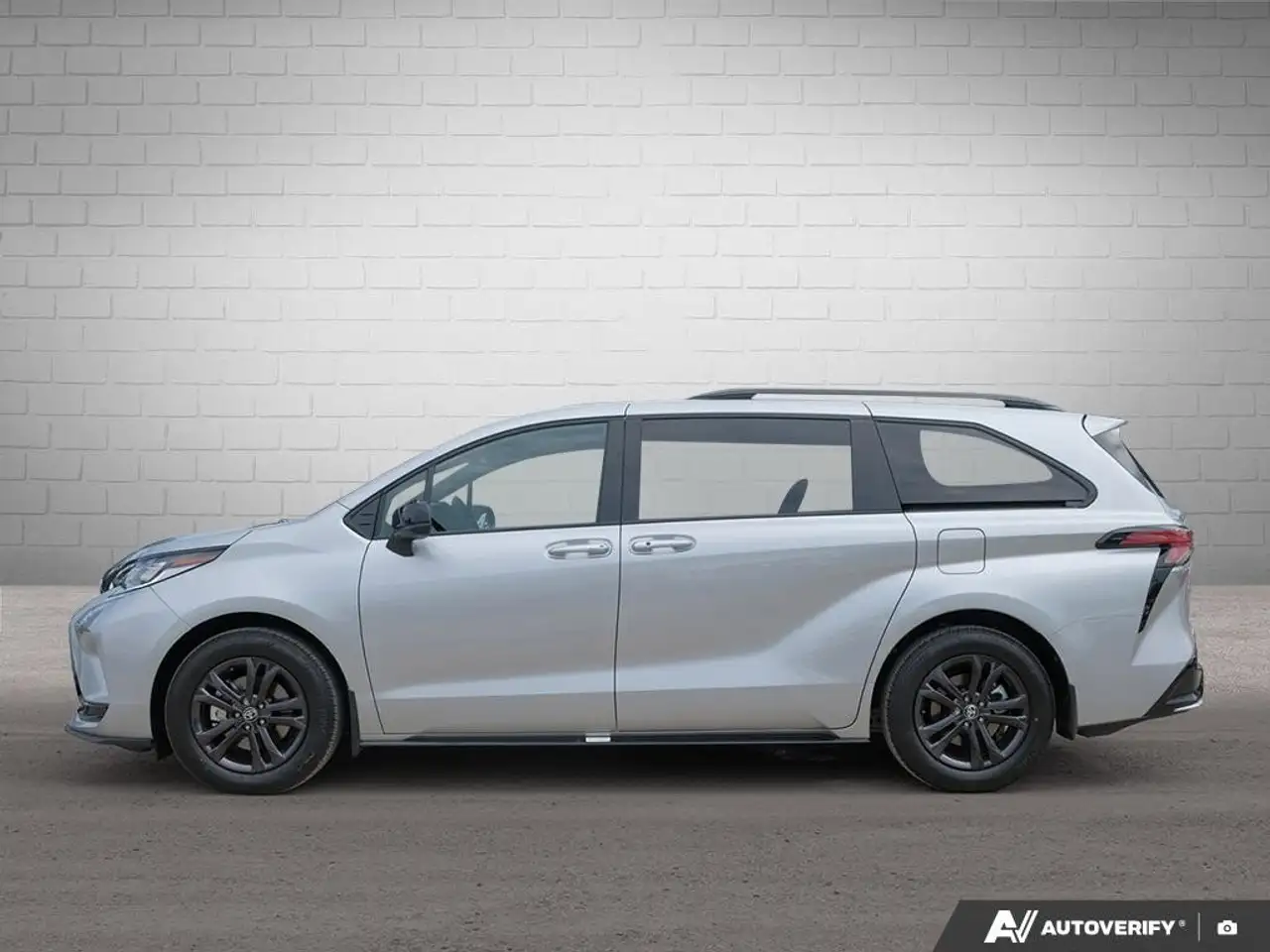 Toyota Sienna снимка Toyota Sienna