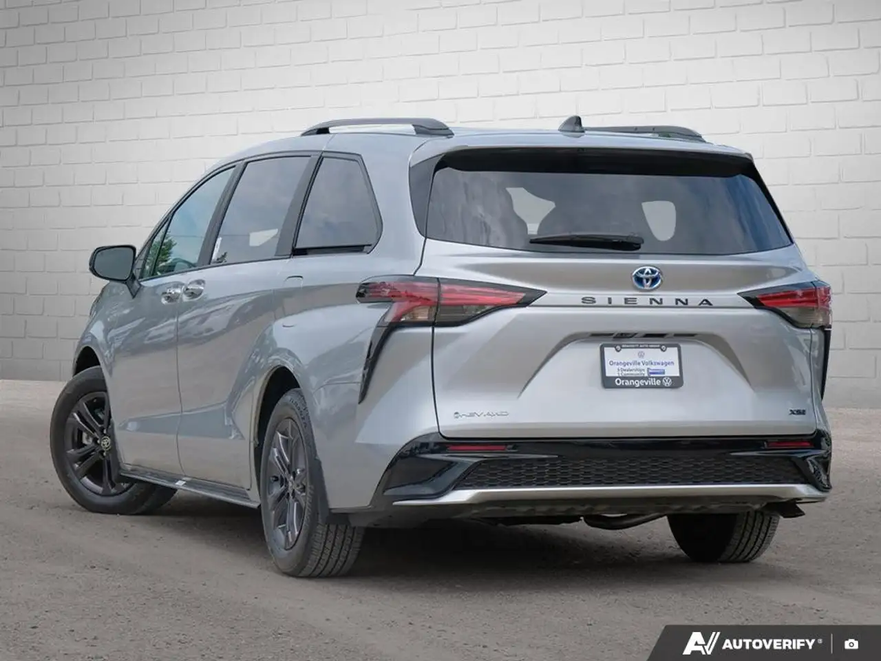 Toyota Sienna снимка Toyota Sienna