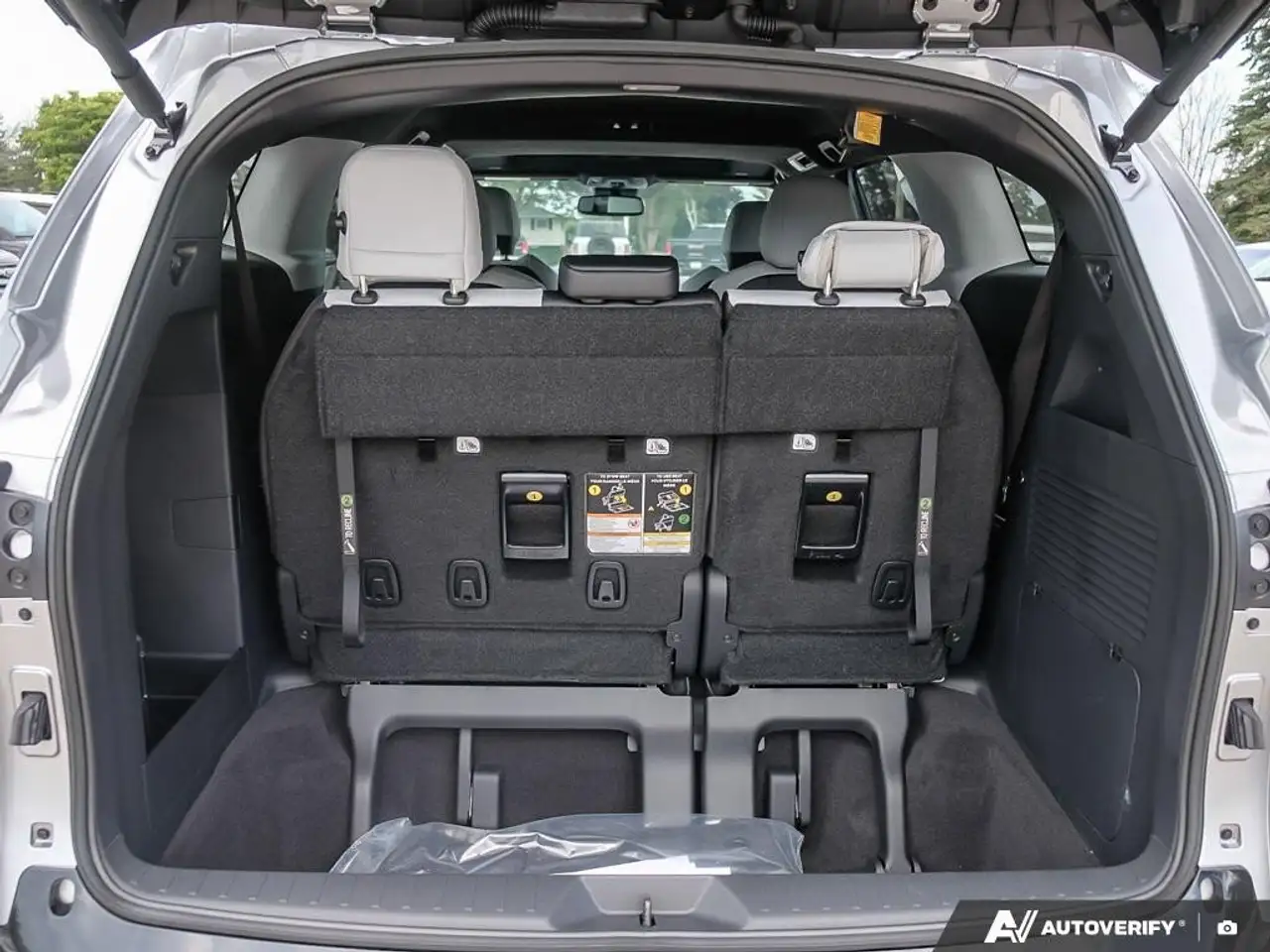 Toyota Sienna снимка Toyota Sienna