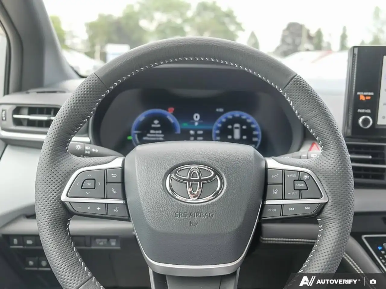 Toyota Sienna снимка Toyota Sienna