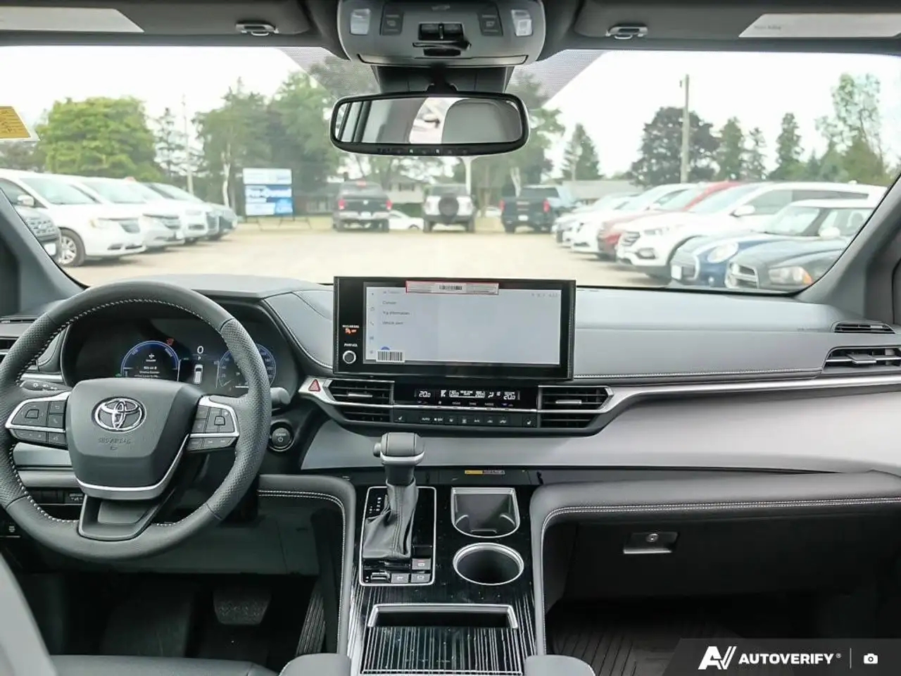 Toyota Sienna снимка Toyota Sienna