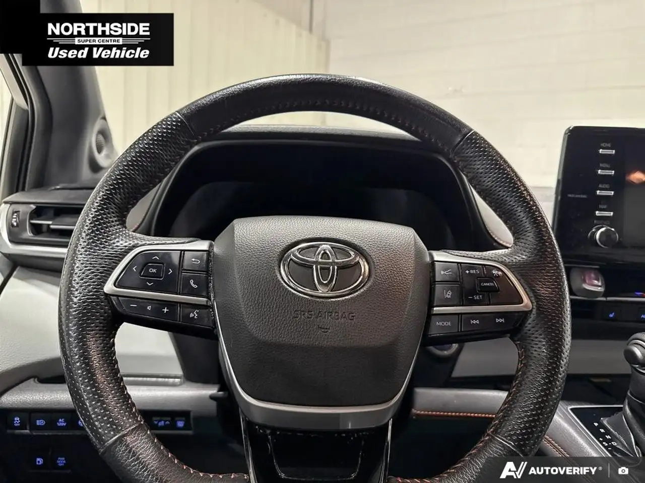 Toyota Sienna снимка Toyota Sienna