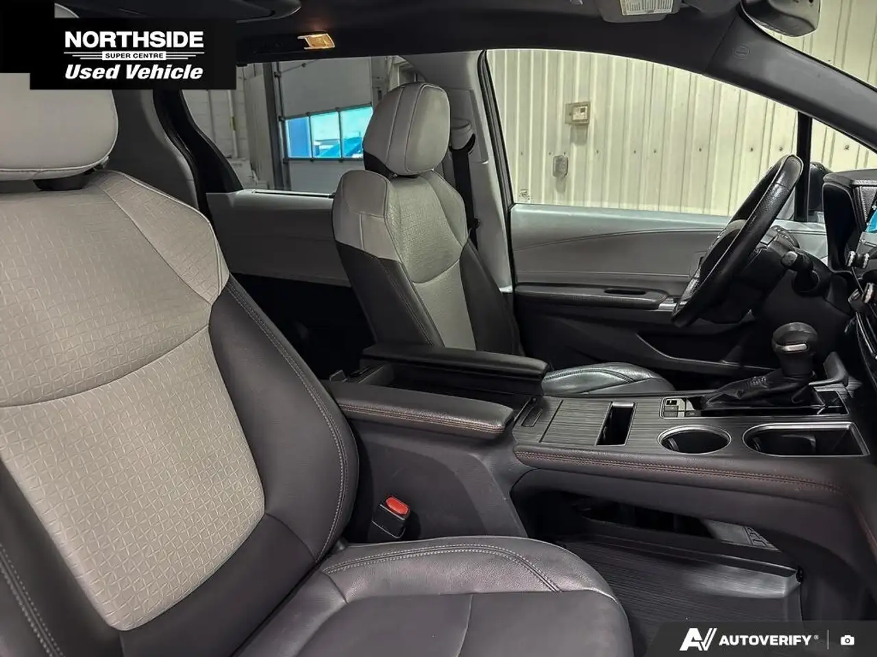 Toyota Sienna снимка Toyota Sienna