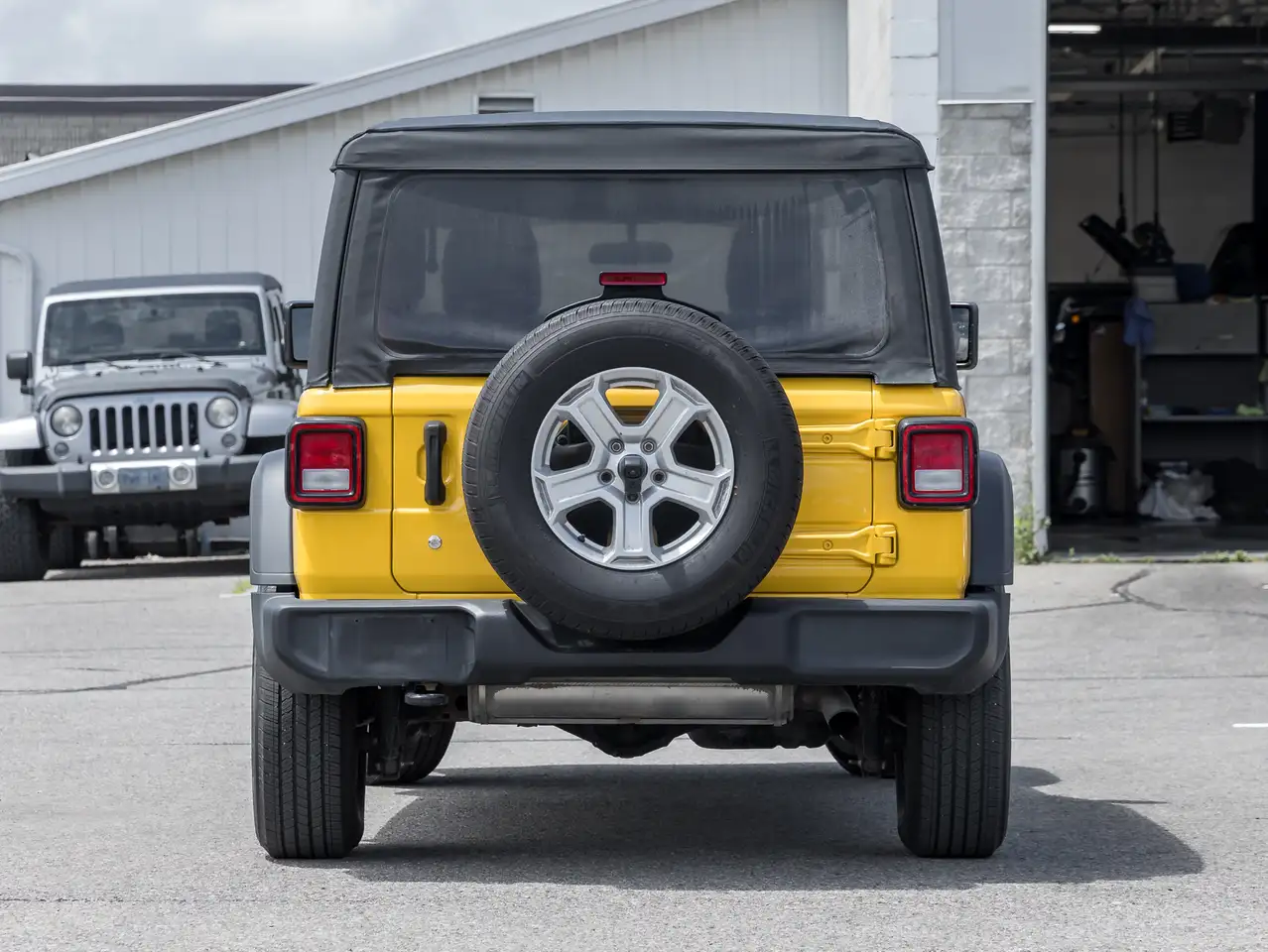 Jeep Wrangler снимка Jeep Wrangler