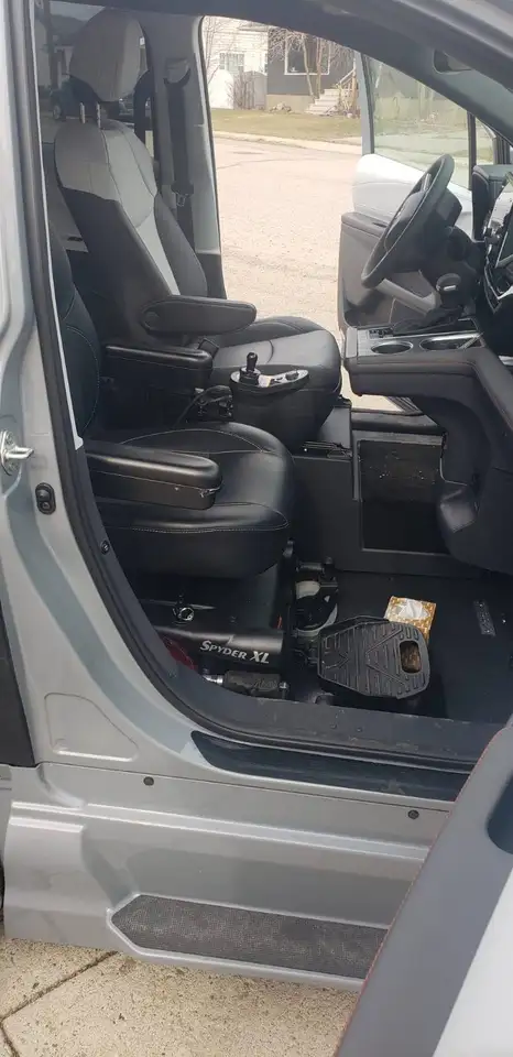 Toyota Sienna снимка Toyota Sienna