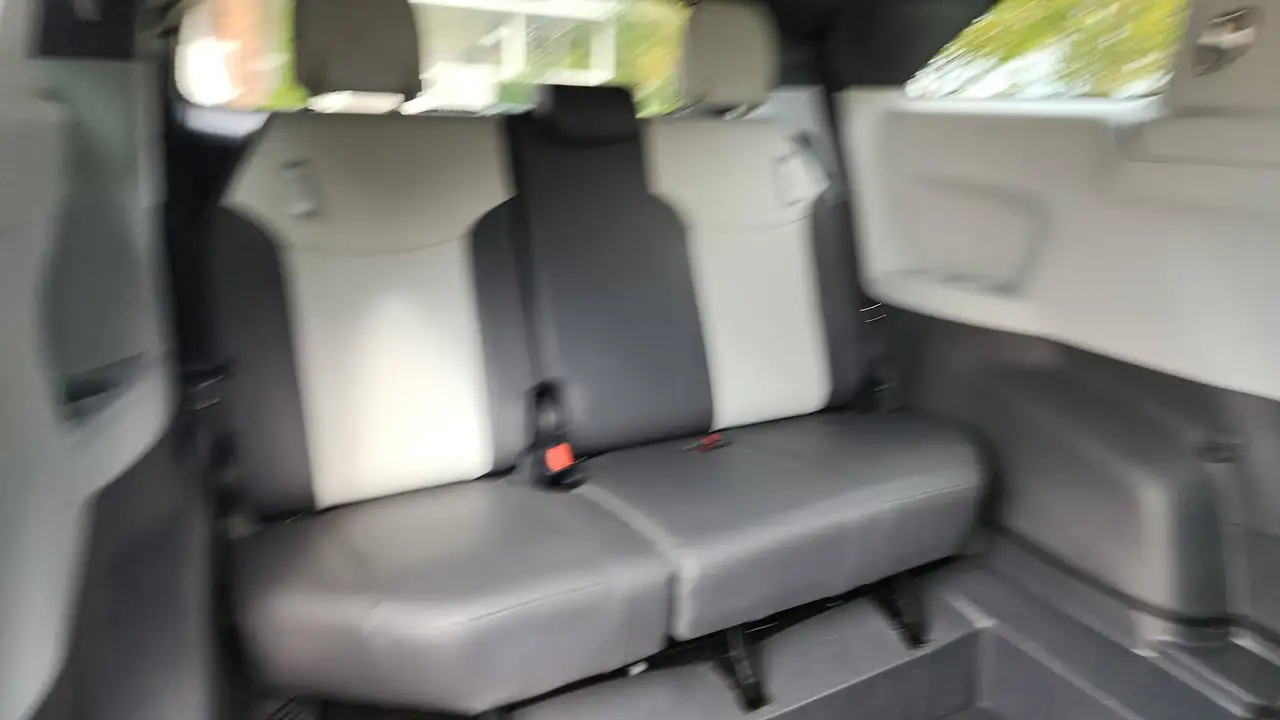 Toyota Sienna снимка Toyota Sienna