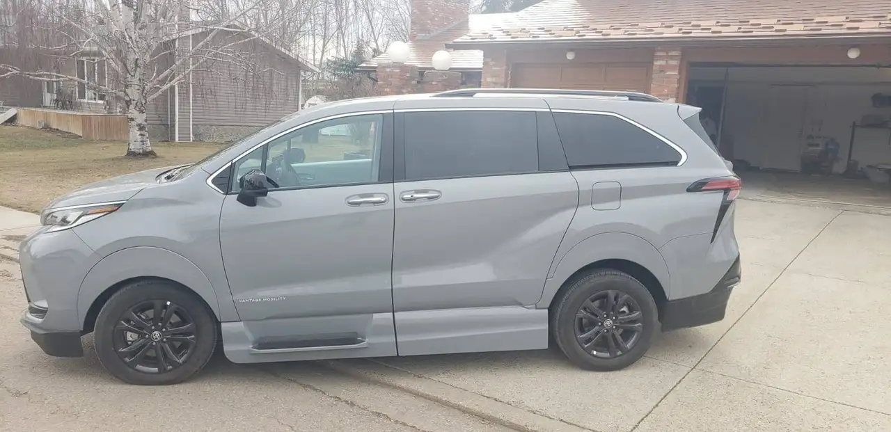 Toyota Sienna снимка Toyota Sienna